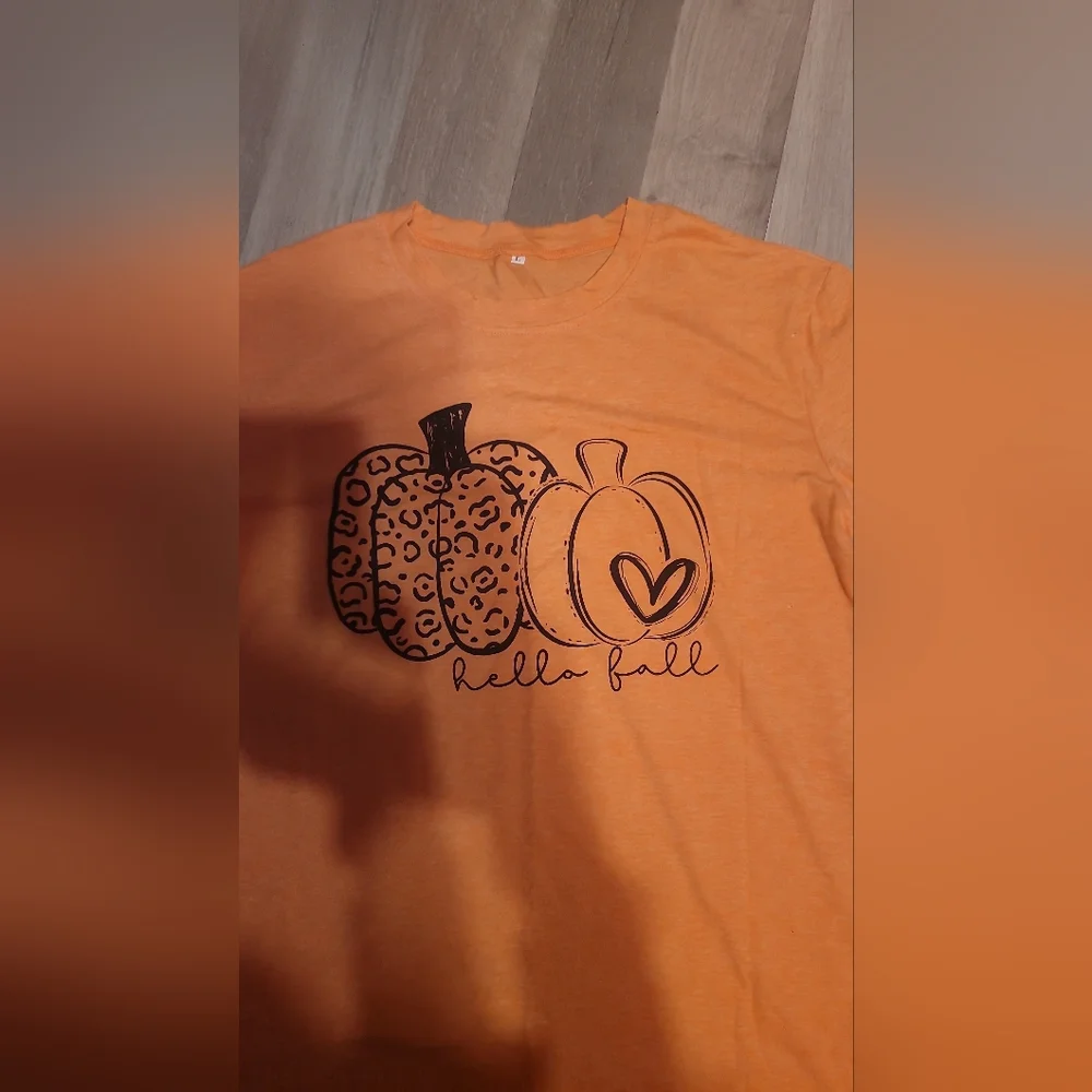 New Orange Pumpkin "Hello Fall" Graphic T-Shirt Size Large - Picture 3 of 3